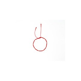 Pulsera roja tejida con puntos de oro